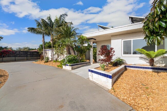 Building Photo - 608 N Rios Ave