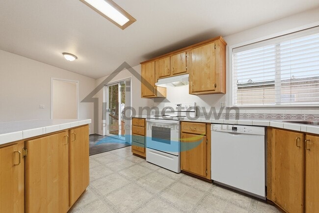 Building Photo - 3 Bedroom 2 Bathroom Home with Attached 2-Car Garage Available in Athol!