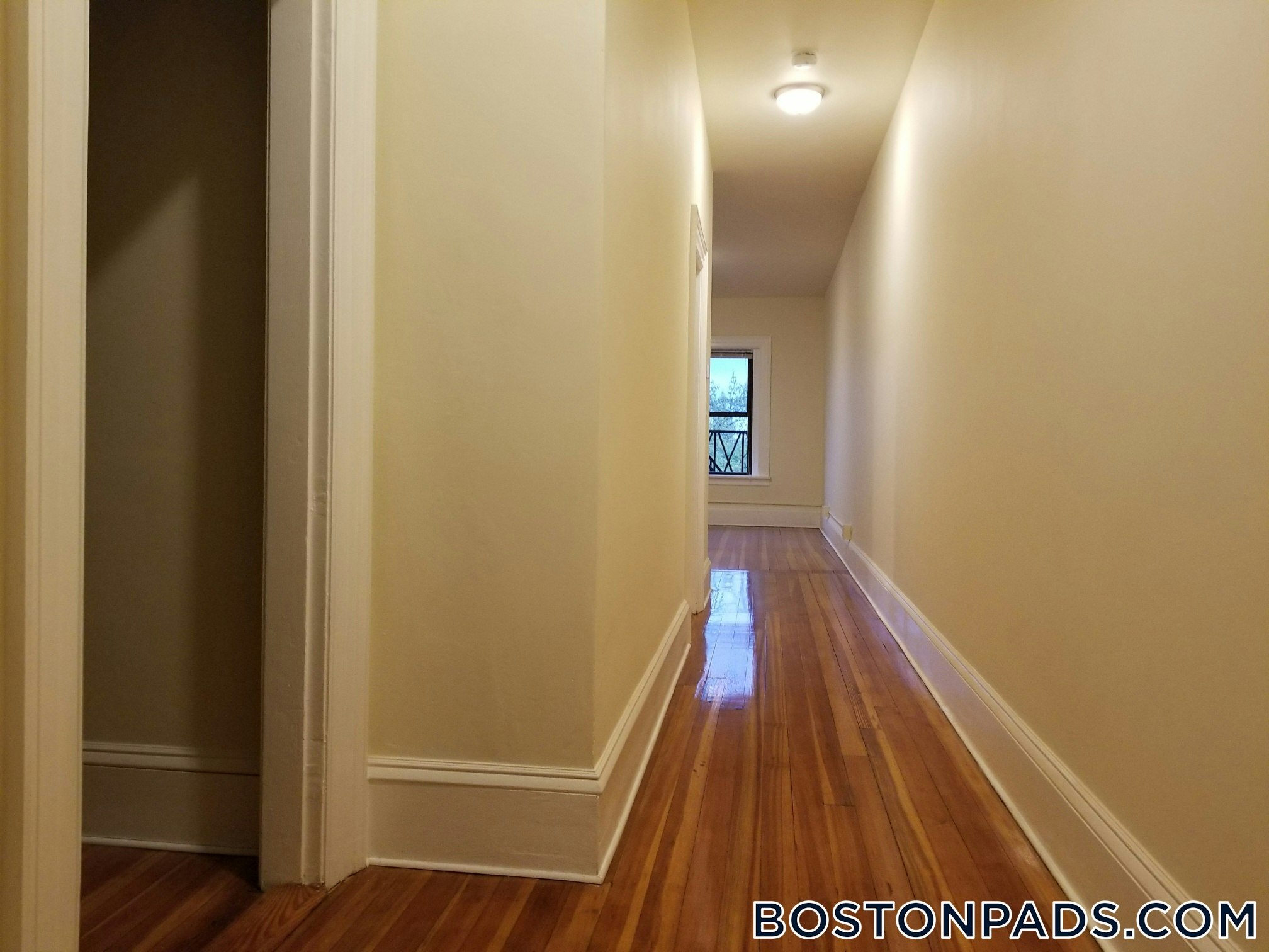 Building Photo - 1463 Beacon St
