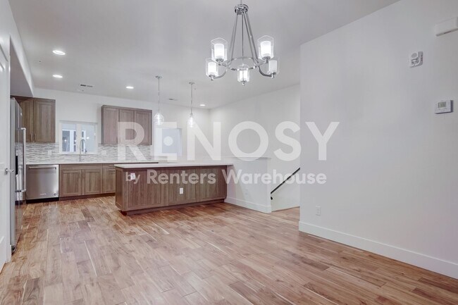 Building Photo - Prime Luxury Berkeley Townhouse with Rooftop Deck AVAILABLE NOW