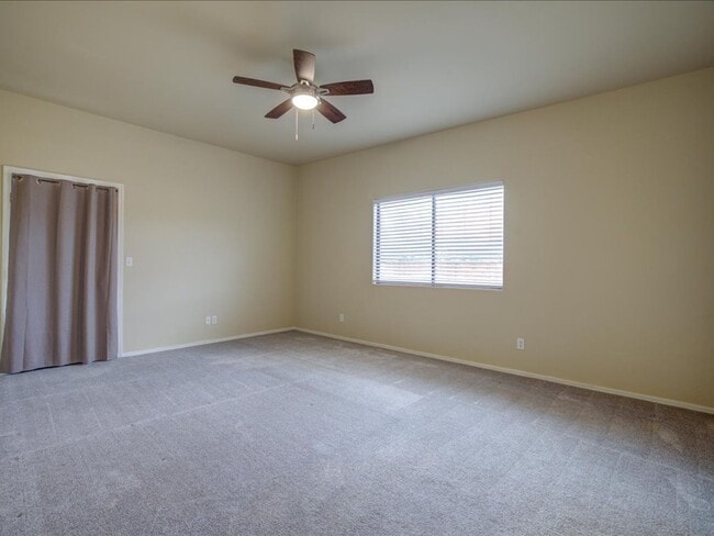 Building Photo - Beautiful 3 Bedroom Home with Office & Des...