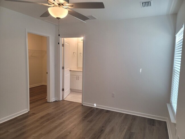 Building Photo - NEWER CONSTRUCTION! Modern NE 3/2.5 w/ Stainless Steel Appliances, Granite Counters, Washer, Drye...