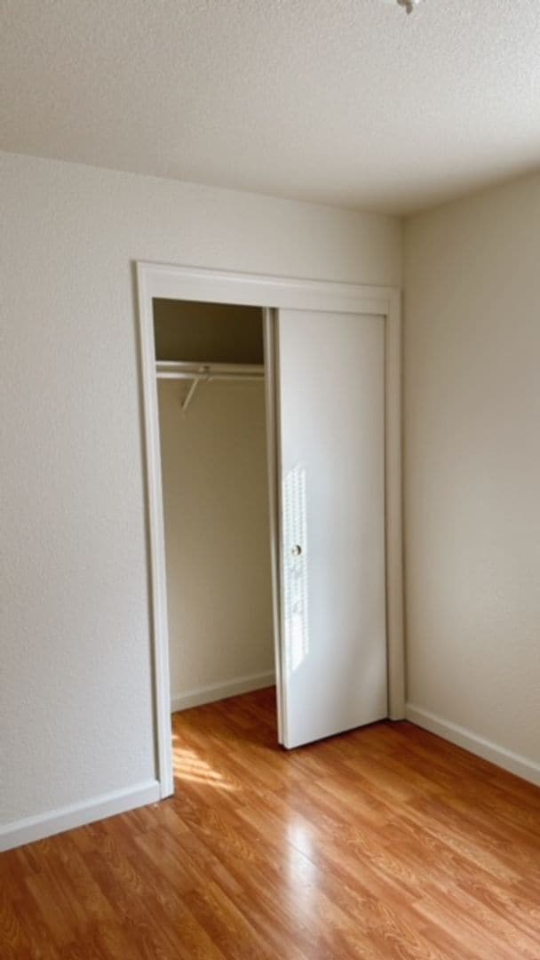 Building Photo - Walking distance to San Joaquin Elementary