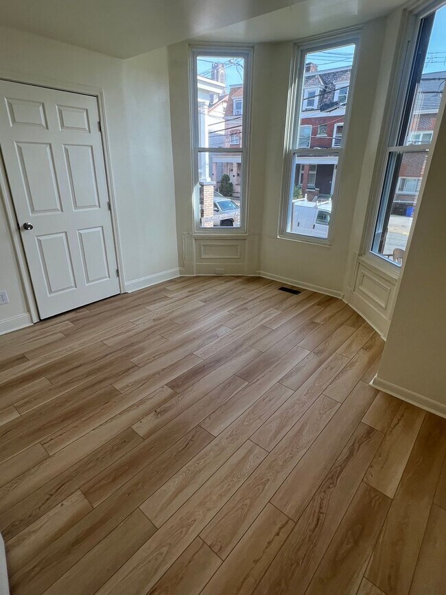 Building Photo - 209 Coltart Ave