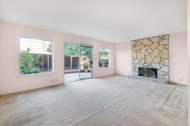 Building Photo - Beautiful Los Gatos home on an oversized l...