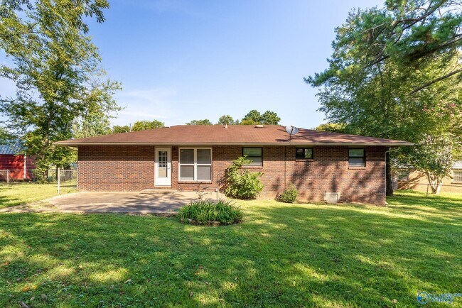 Building Photo - 2402 Mcclain Cir NW