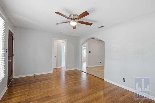 Building Photo - 1604 Sanchez St