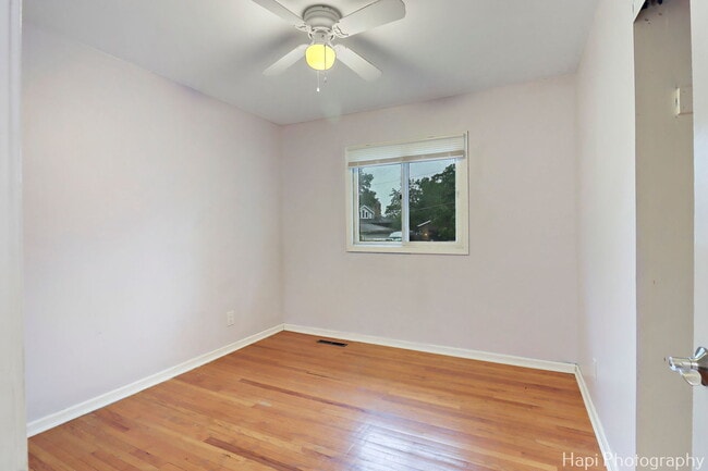 Building Photo - 4703 W Shore Dr