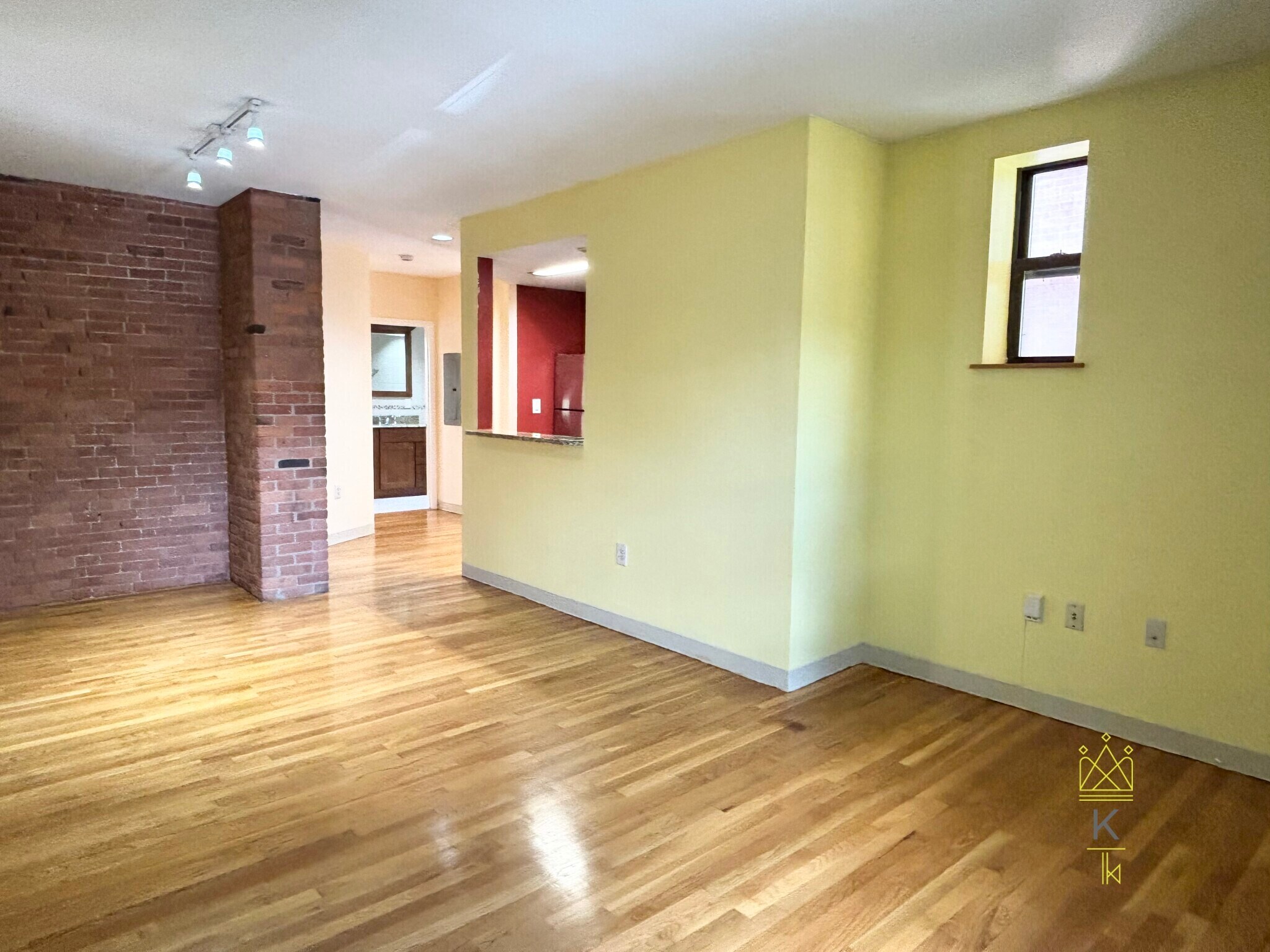 Building Photo - 96 Gainsborough St
