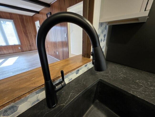 Building Photo - 8241 Robin Hood Dr