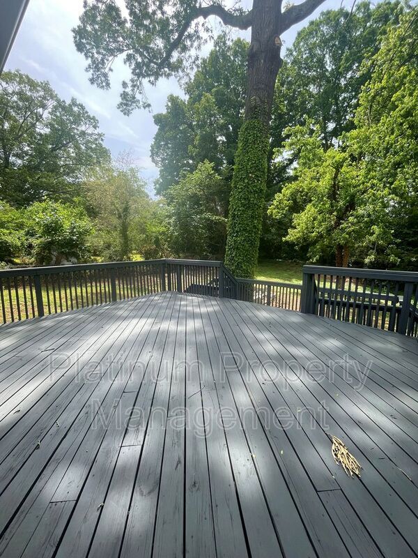 Building Photo - 3485 Maplehurst Dr