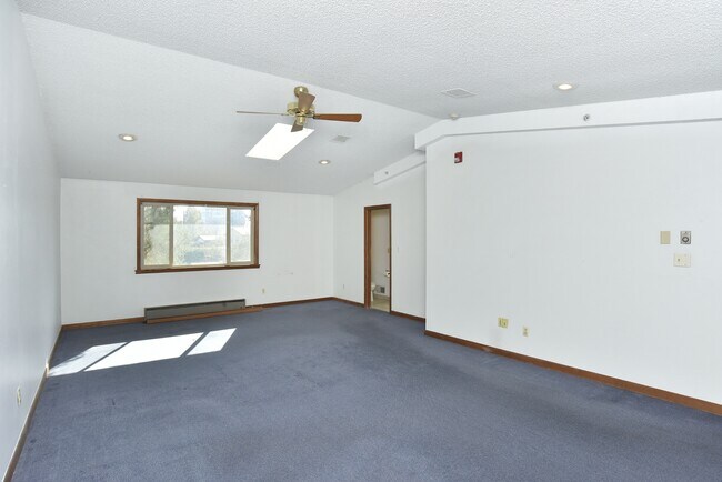 Building Photo - 5741 W Cedar Ave