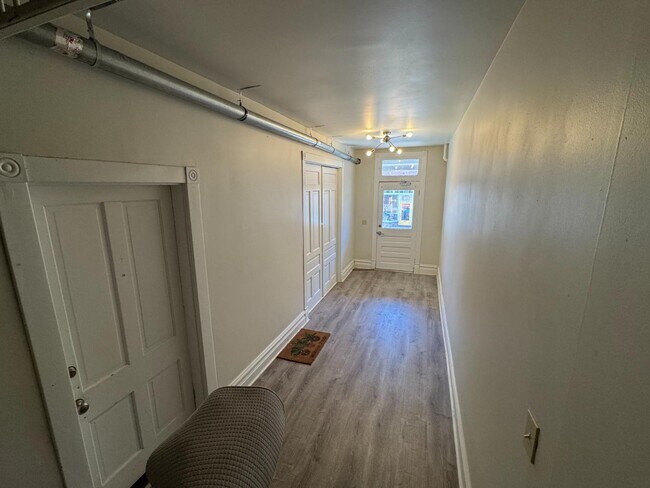 Building Photo - 301 W Beverley St