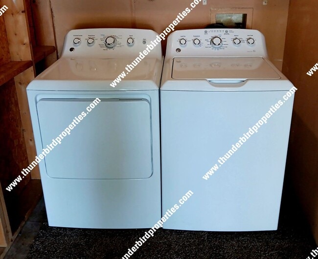 Building Photo - MOVE IN SPECIAL $250 off first months rent. Great NW home with large storage shed near the park.