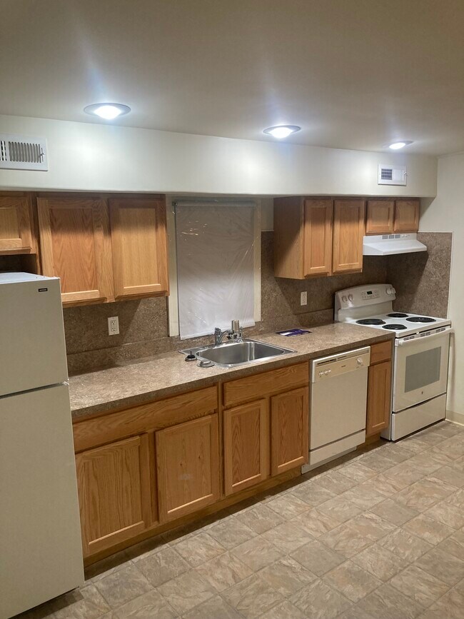 Building Photo - 1167 Main St