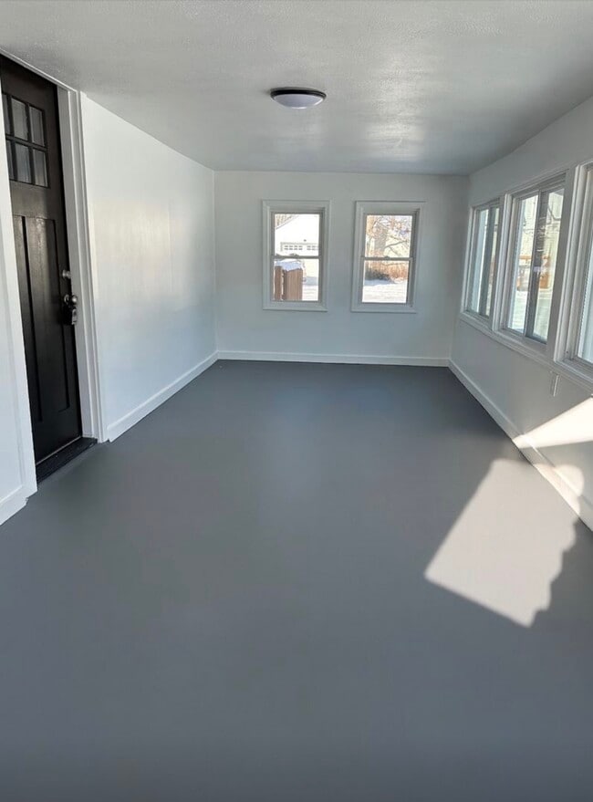 Building Photo - 3018 Alice Ave