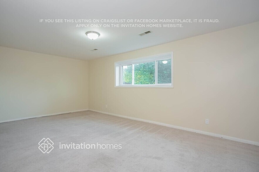 Building Photo - 5447 Yale Ln