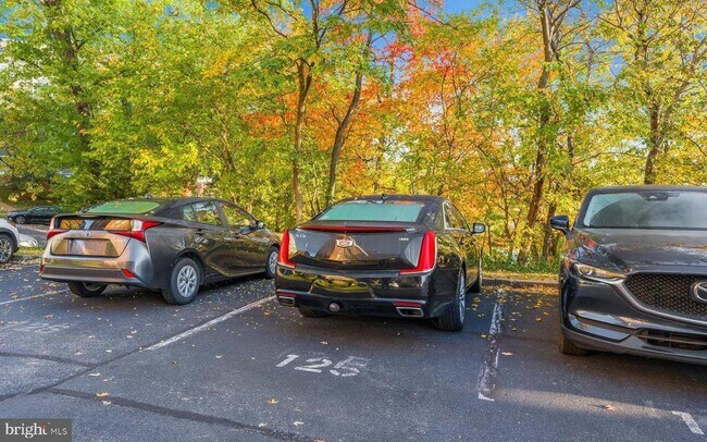 Building Photo - 5250 Valley Forge Dr