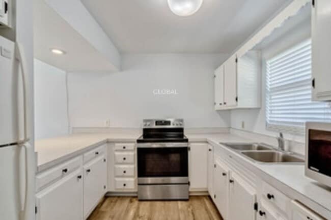 Building Photo - Charming 2-Bed, 2-Bath Condo Minutes from ...