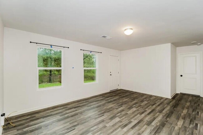 Building Photo - 301 Parkland Wy