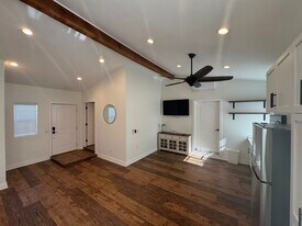 Building Photo - 1208 Little Oaks Ln