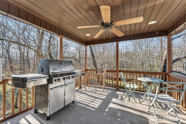 Building Photo - 2289 Brookside Dr