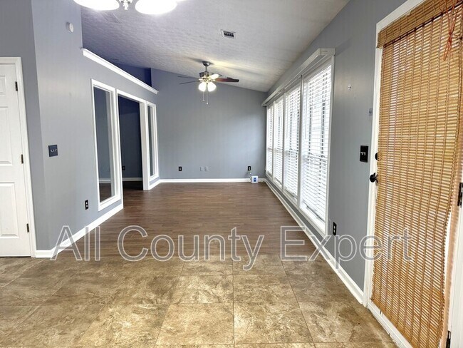 Building Photo - 915 Prestonwood Dr