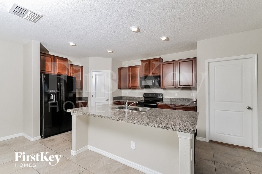 Building Photo - 12702 Hampton Hill Dr