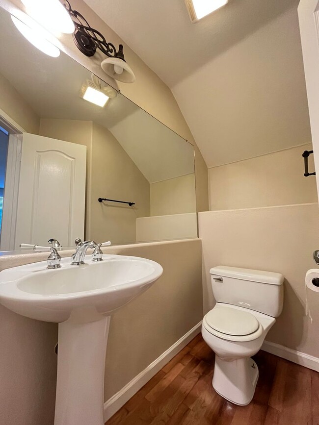 Building Photo - LOVELY 2 STORY DETACHED HOME WITH LARGE LO...