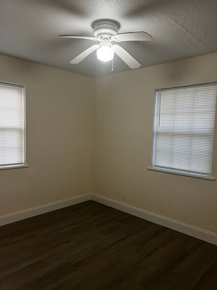 Building Photo - 6870 Rhode Island Dr W