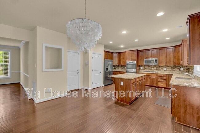 Building Photo - 3713 Chancelsors Dr