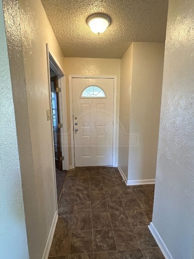 Building Photo - 618 N 23rd St