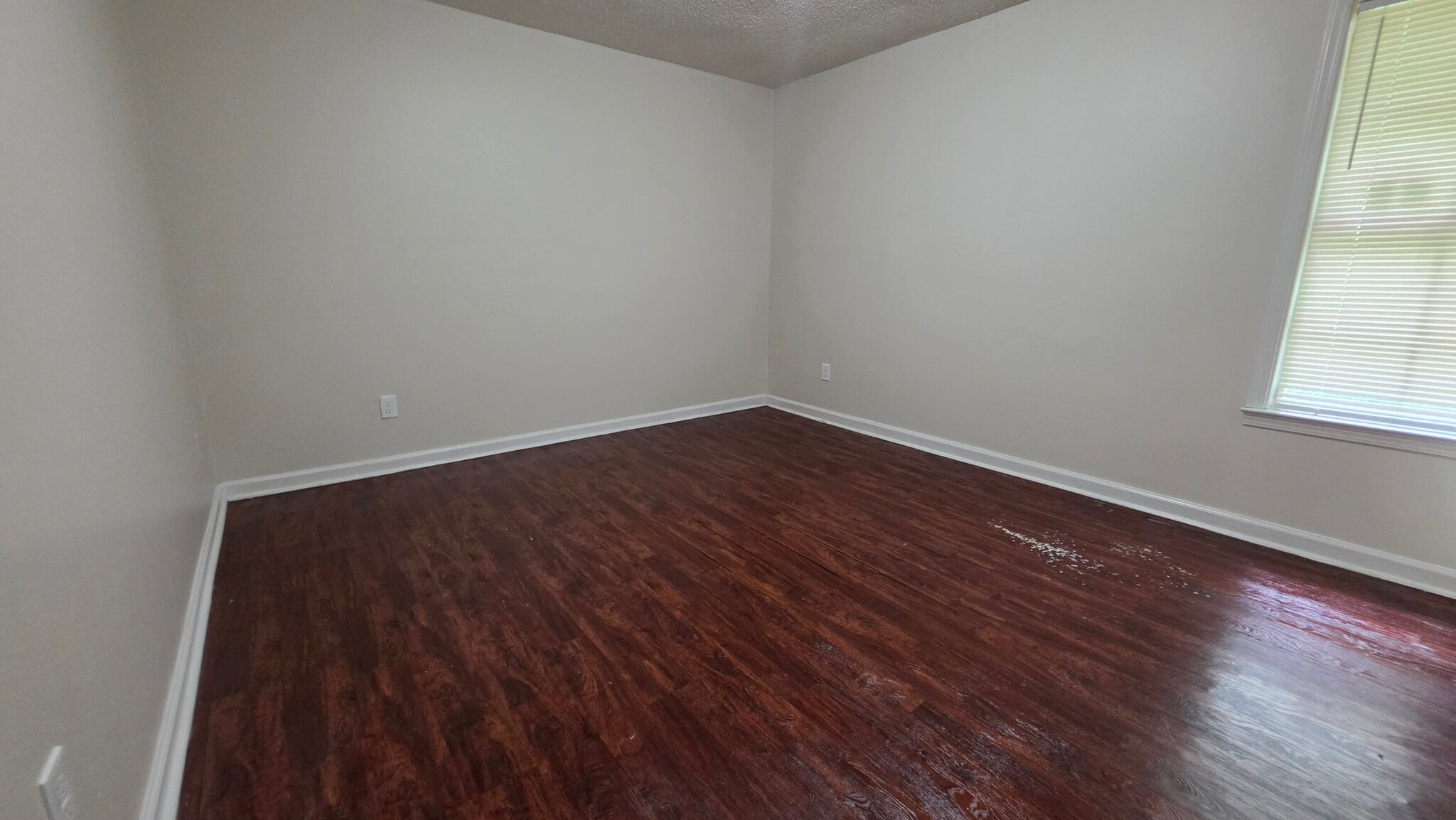 Building Photo - 613 McWhirter Ave