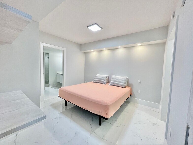 Building Photo - 330 Sunny Isles Blvd