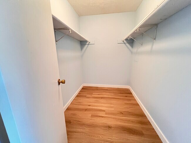 Building Photo - 4812 Bentwood Dr