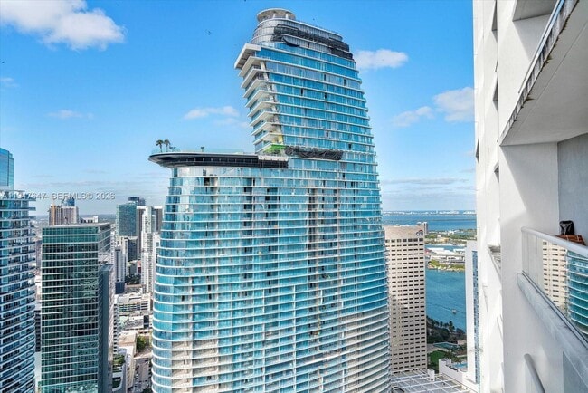 Building Photo - 475 Brickell Ave