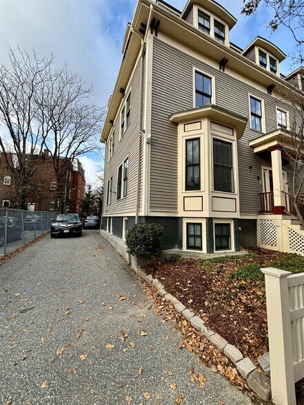 Building Photo - 29 Inman St