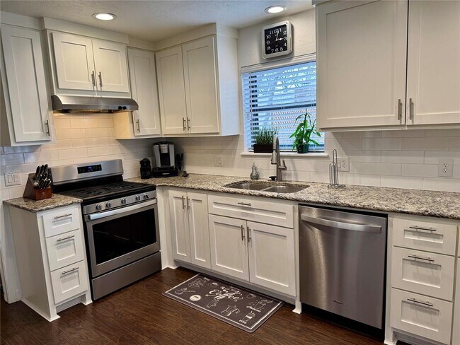 Building Photo - 2301 Tredington Ct