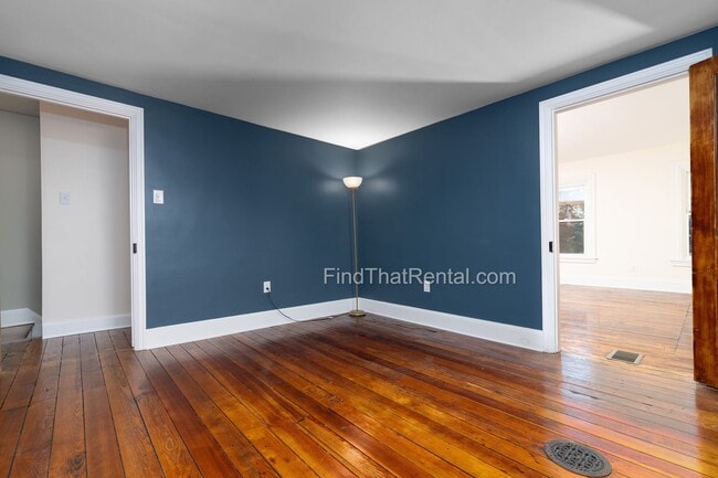 Building Photo - Downtown Carlisle Beautifully Renovated Pet Friendly Historic House with Fenced Yard and off stre...