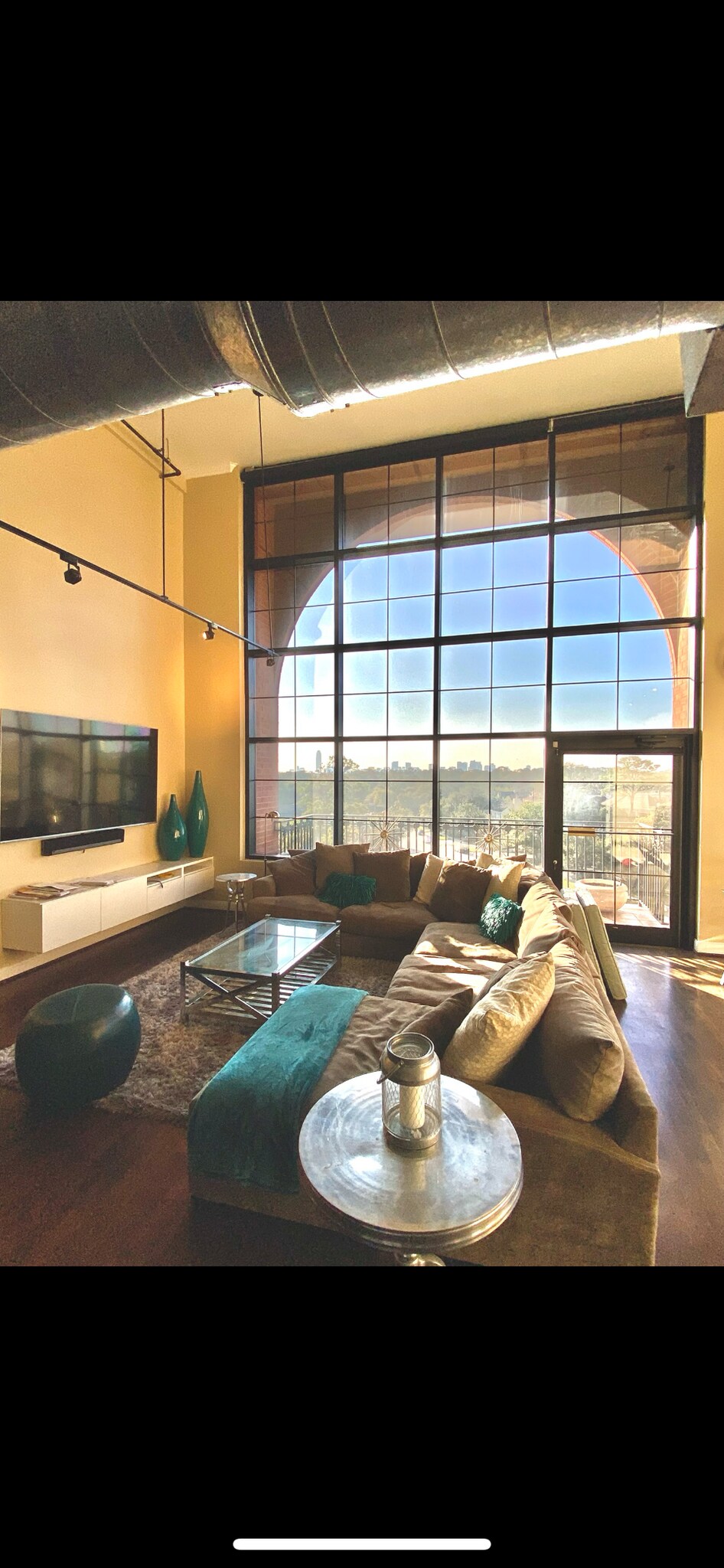 Building Photo - 1025 S Shepherd Dr
