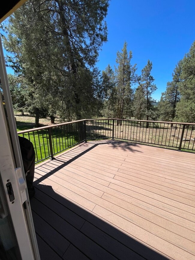 Building Photo - Spacious 3-Bed Home with Private Baths, Owners are offering a 10%discount to military families