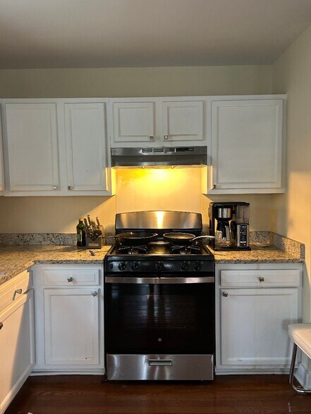 Building Photo - 61 Cooper St