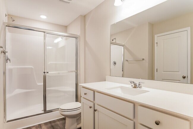 Building Photo - 561 Landing View Dr