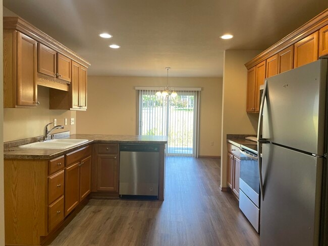 Building Photo - 2635 Parkfield Dr