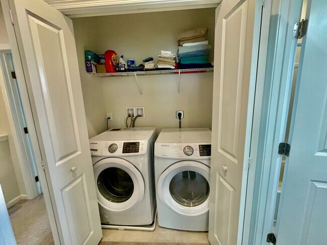 Building Photo - Pittsburgh - 3 Bedroom 2.5 Bathroom - Town...