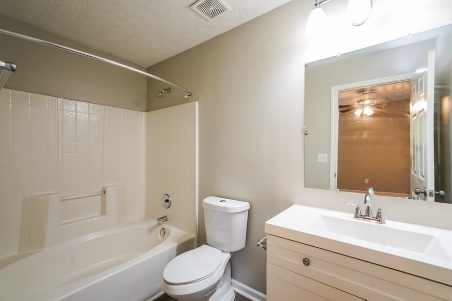 Building Photo - 210 Prescott Ct