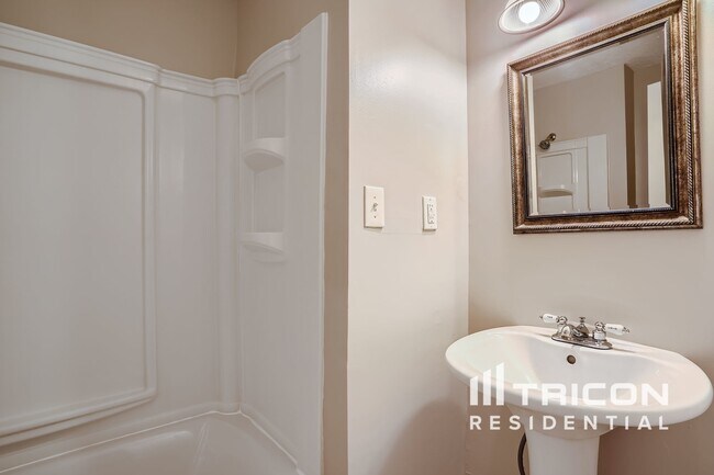 Building Photo - 455 Huntington Dr