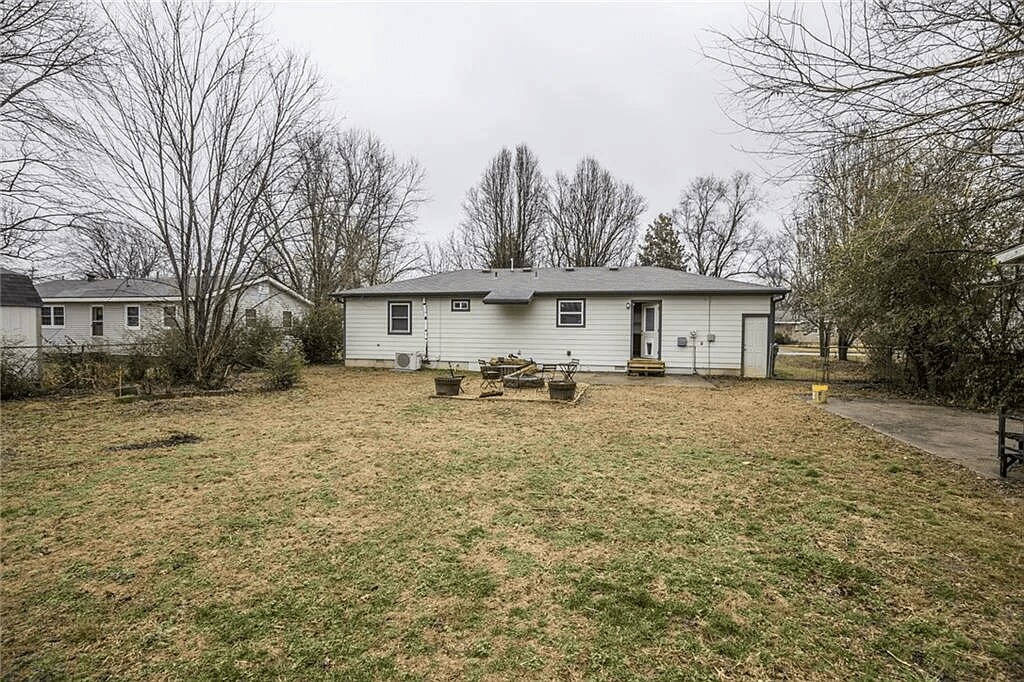 Building Photo - 2106 Dogwood Pl