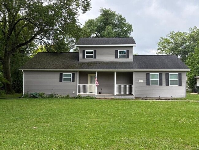 Building Photo - 2 Story Colonial - 3 bdrm/2 bath - LARGE YARD
