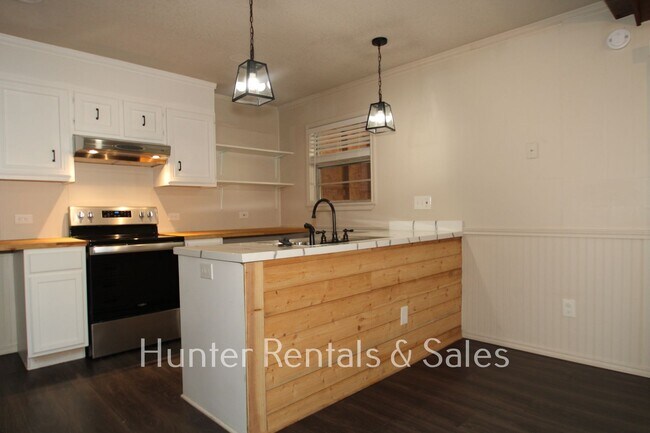 Building Photo - Won't Last!